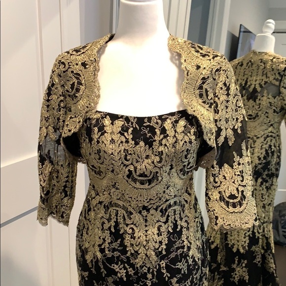 Gold and black gown - Picture 4 of 4